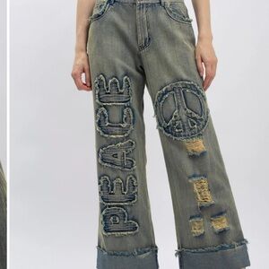 NWT BLUE VELVET Distressed
Peace Sign Women Jeans Distressed